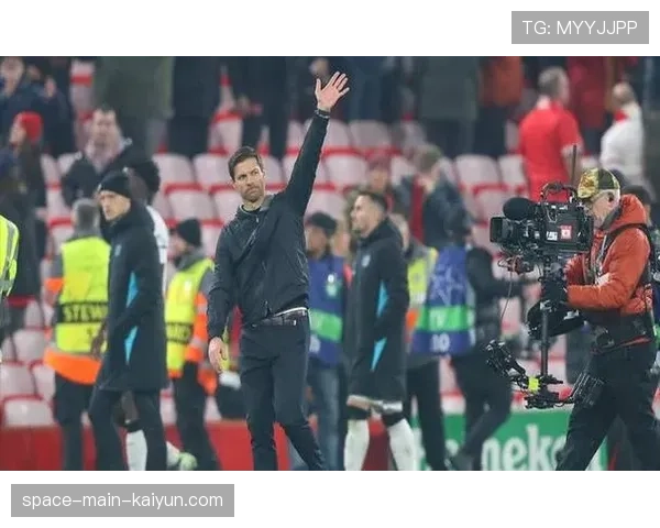 战术分析：阿隆索的勒沃库森为何能在欧冠中坚持3421阵型并取得成功